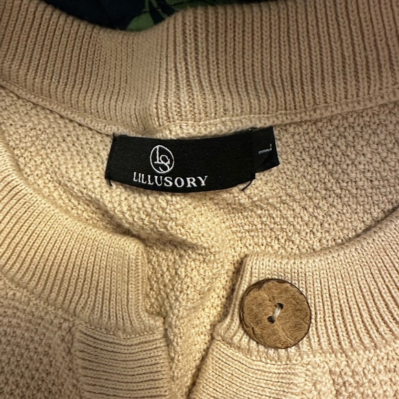 Stylish Beige Button-Up Sweater - Picture 2 of 3